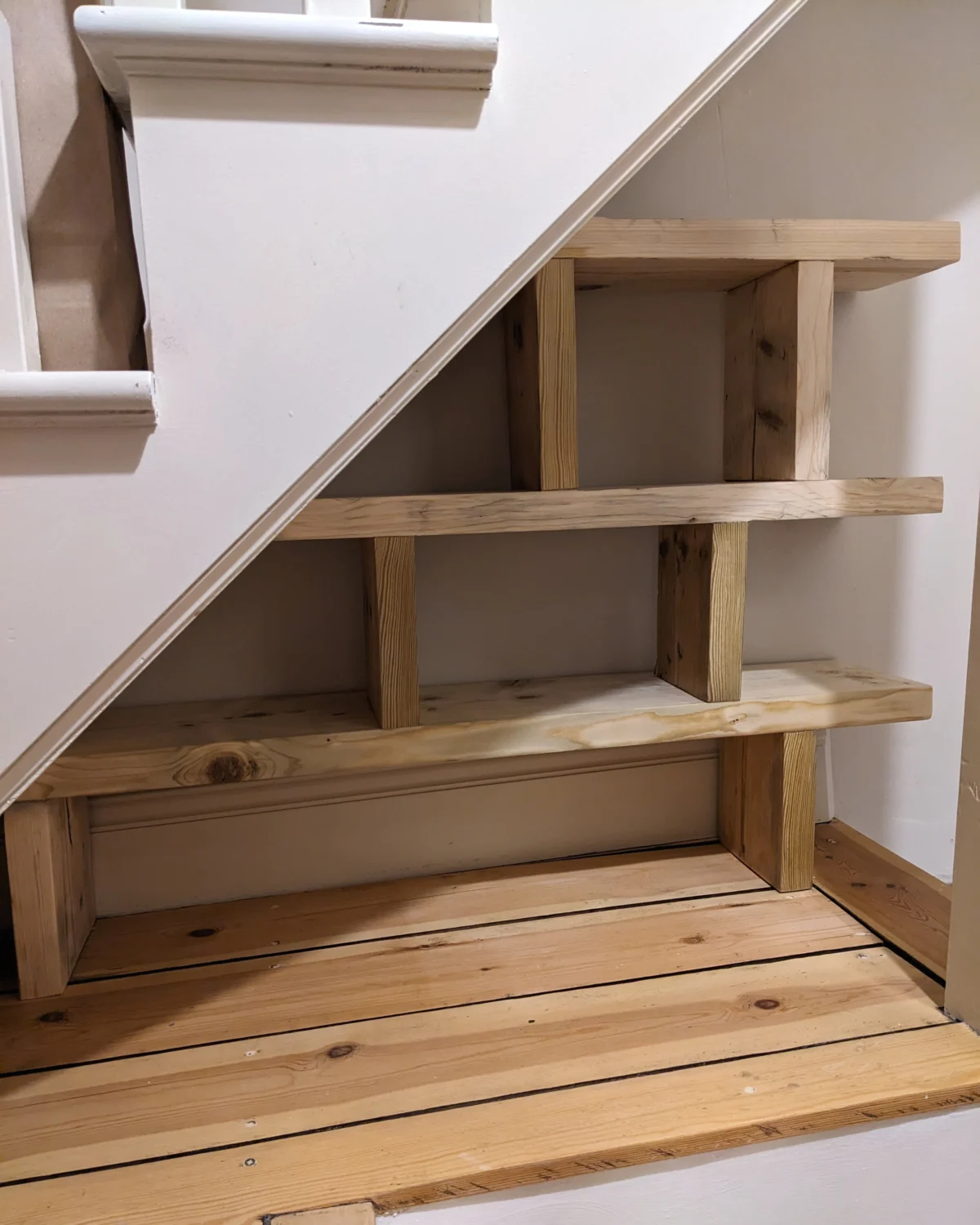 Sprucen_under-stair-shelving-photo-02-website-card