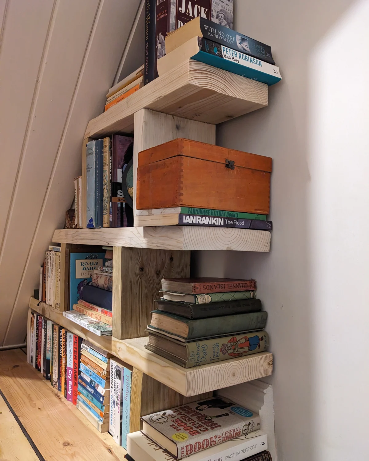 Sprucen_under-stair-shelving-photo-03-website-card