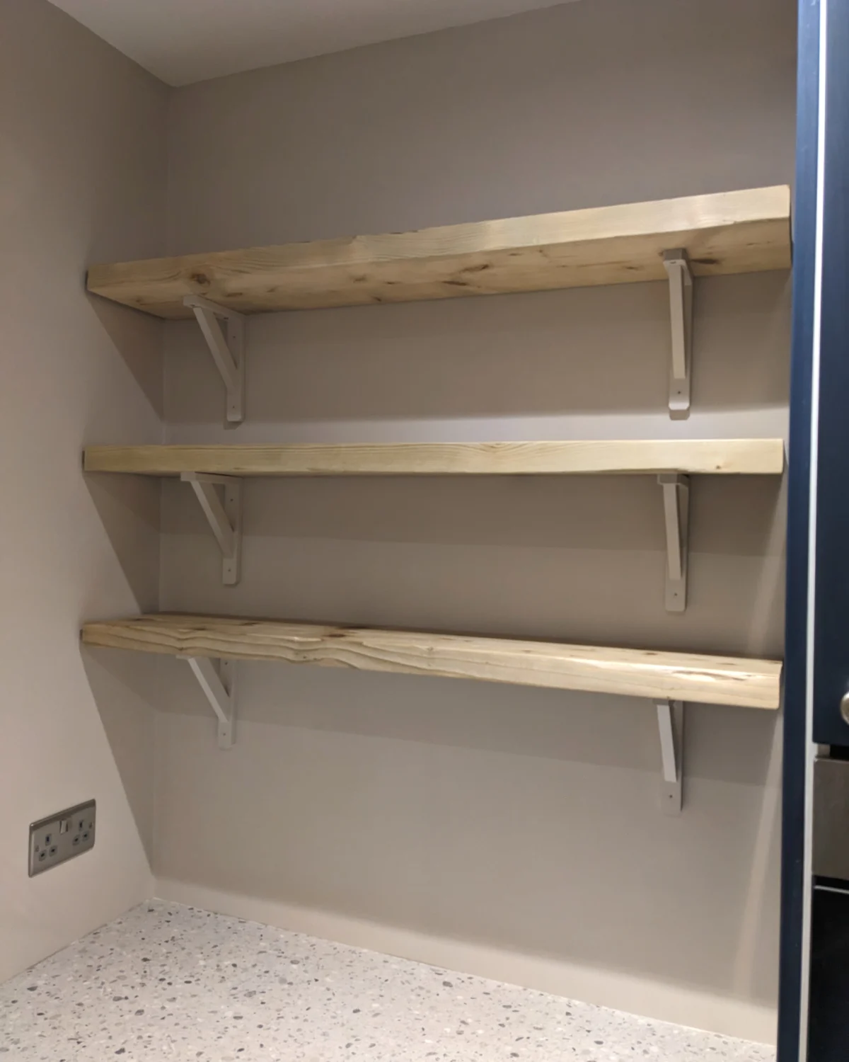 Sprucen_kitchen-shelving-photo-04-website-card-1